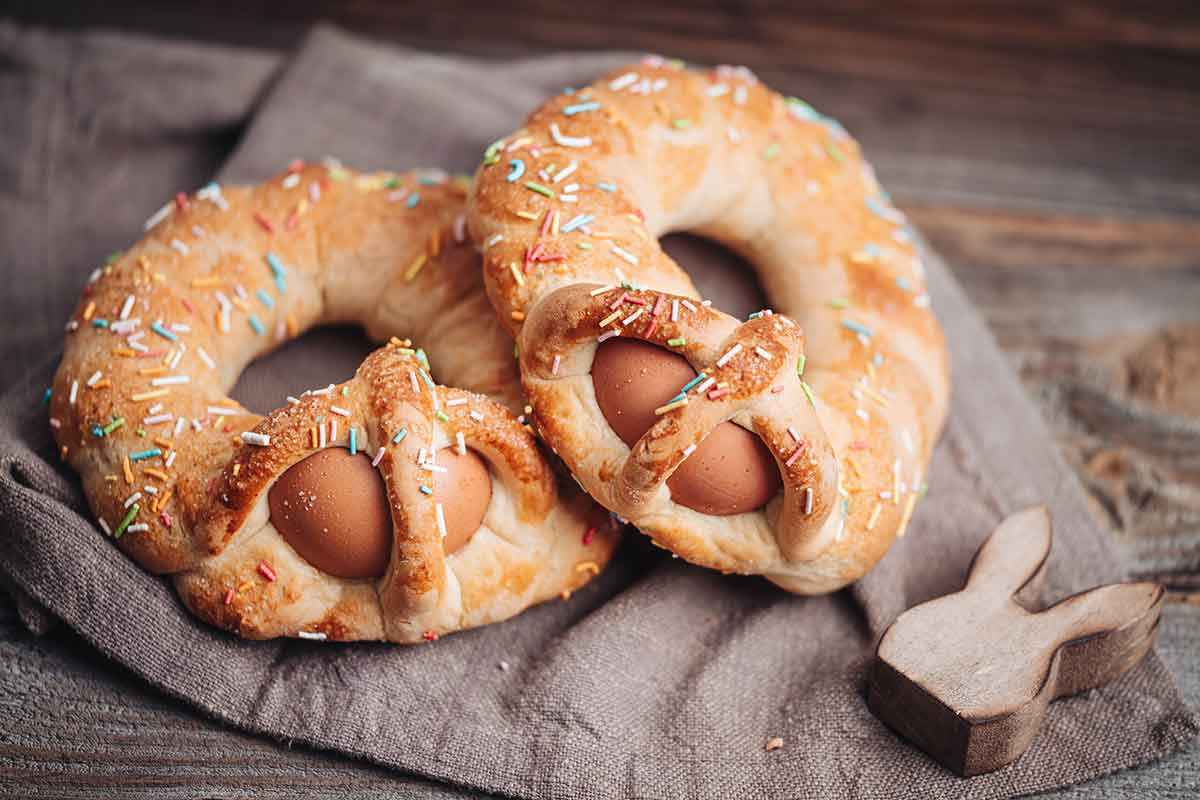 Scarcella, o scarcedda, pugliese. Dolce tipico della Pasqua