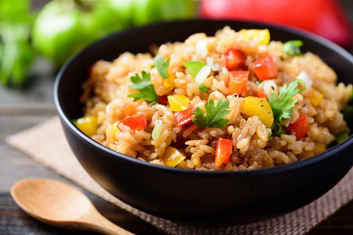 Come cuocere il riso: i metodi di cottura e le ricette più facili da fare in poco tempo