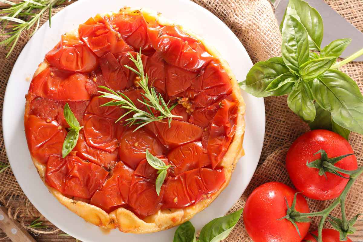 torta tatin con pomodori