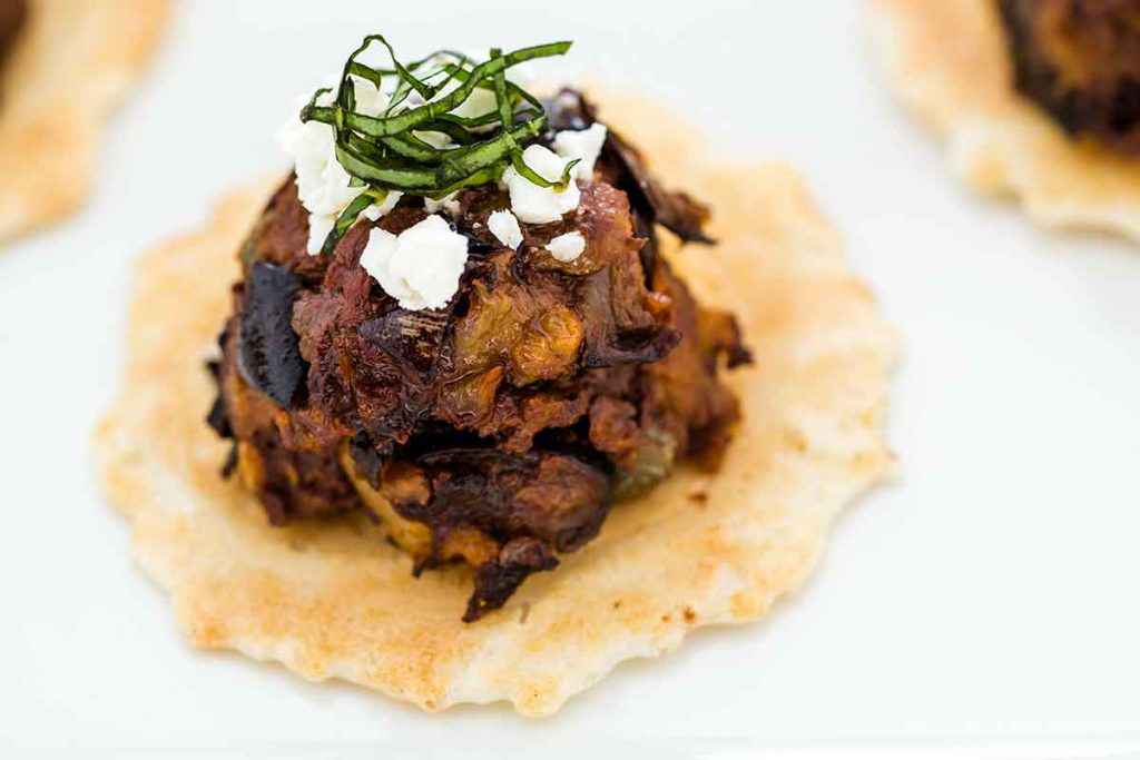 Crostino con melanzane al cioccolato napoletane