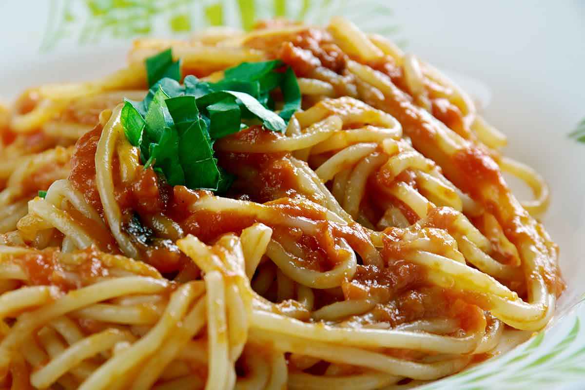 Troccoli pugliesi con asparagi e pomodoro fresco