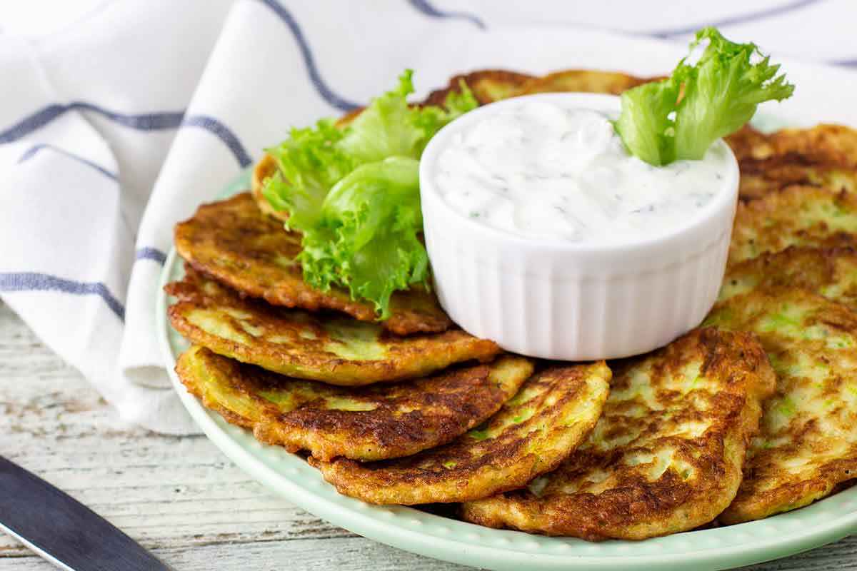 Frittelle di sedano con salsa allo yogurt