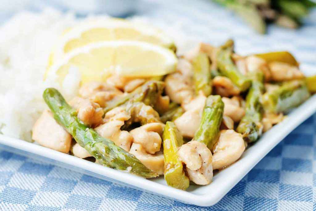 Straccetti di pollo con gli asparagi