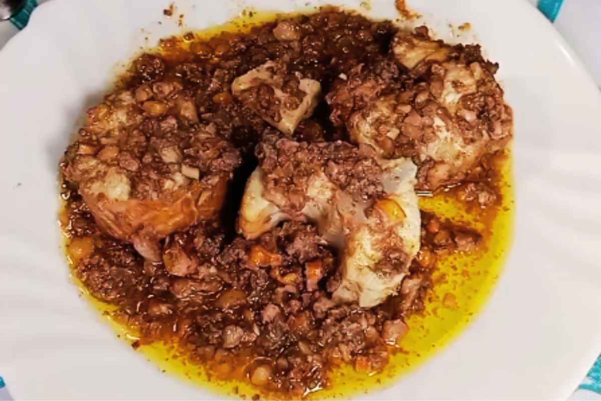 Burrida sarda in un piatto visto dall'alto