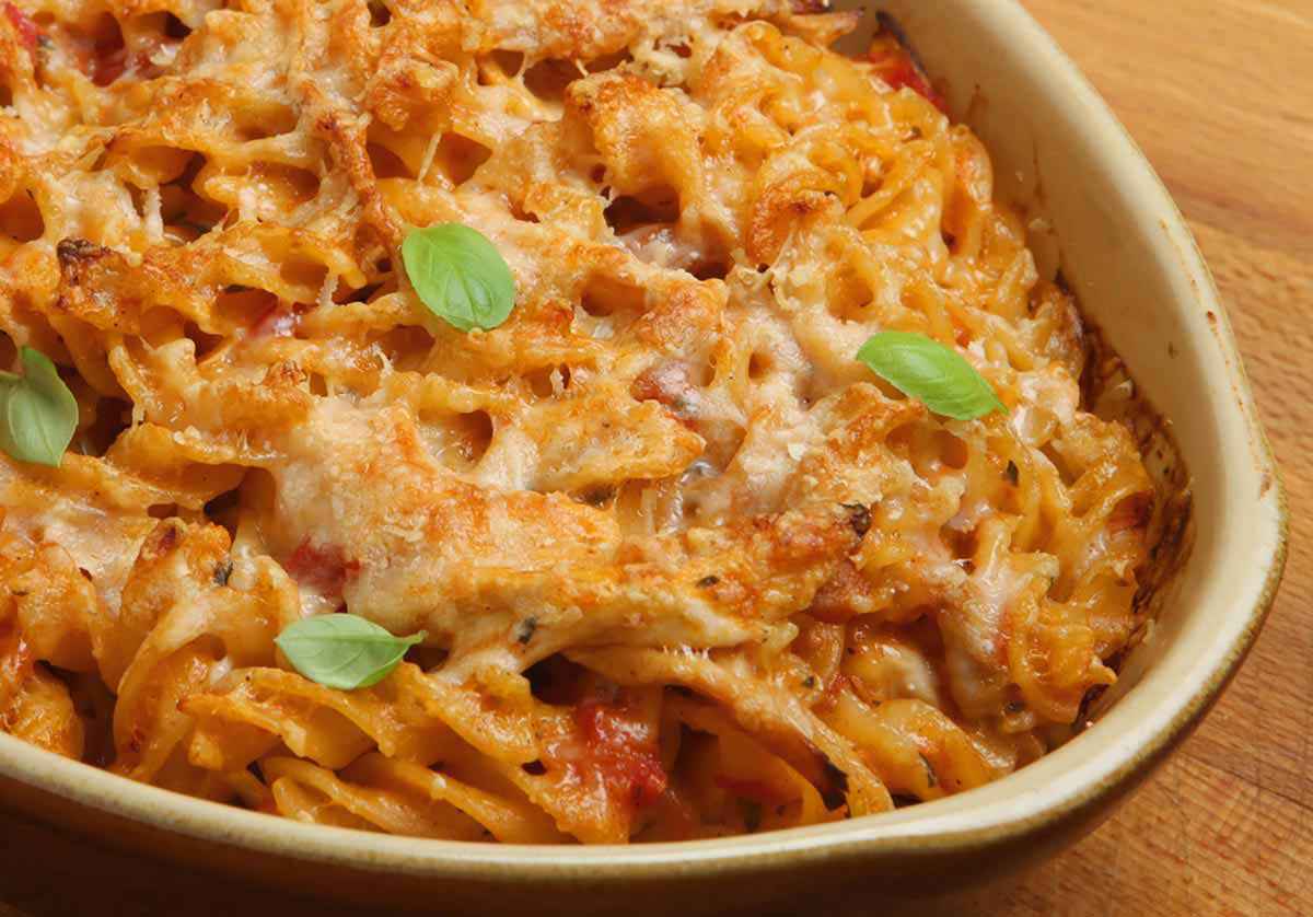 Pasta al forno con fusilli e ragù di carne