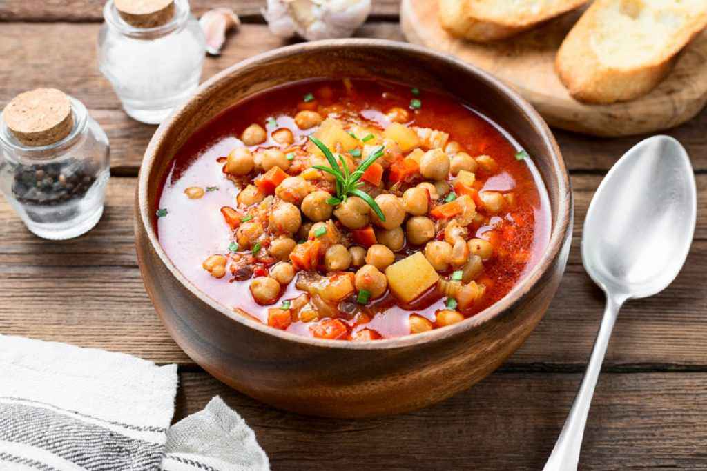 come impiattare la zuppa ceci e patate