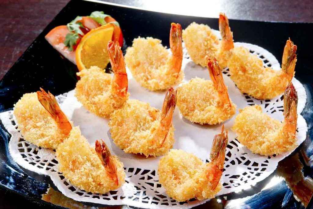 gamberi fritti per il pranzo di pasqua