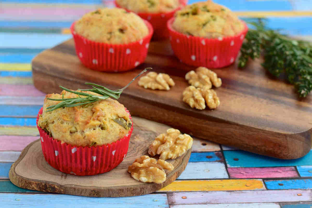 Muffin al formaggio e noci