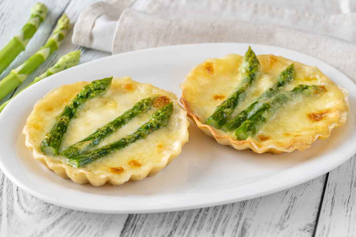 tartellette con asparagi