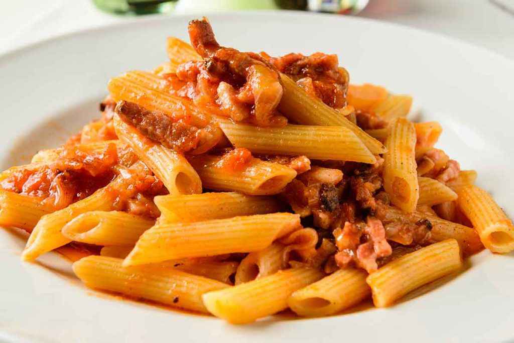 Amatriciana con pasta corta