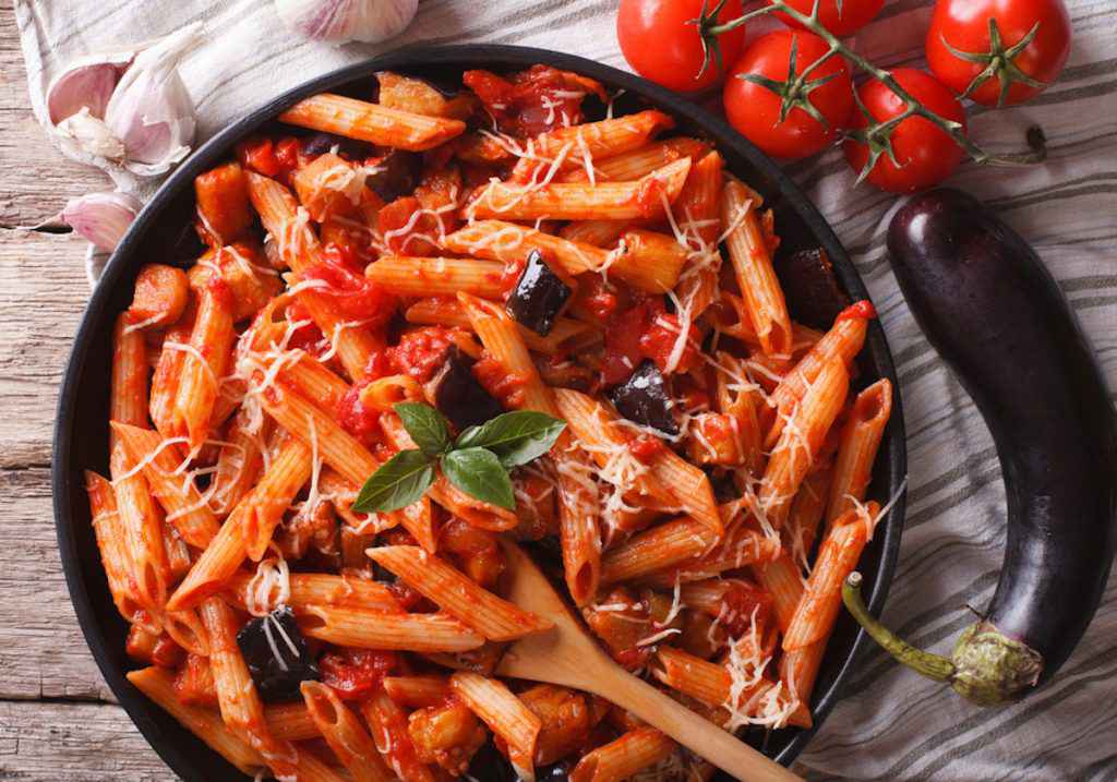 primi piatti sfiziosi Pasta con melanzane: ricetta originale siciliana