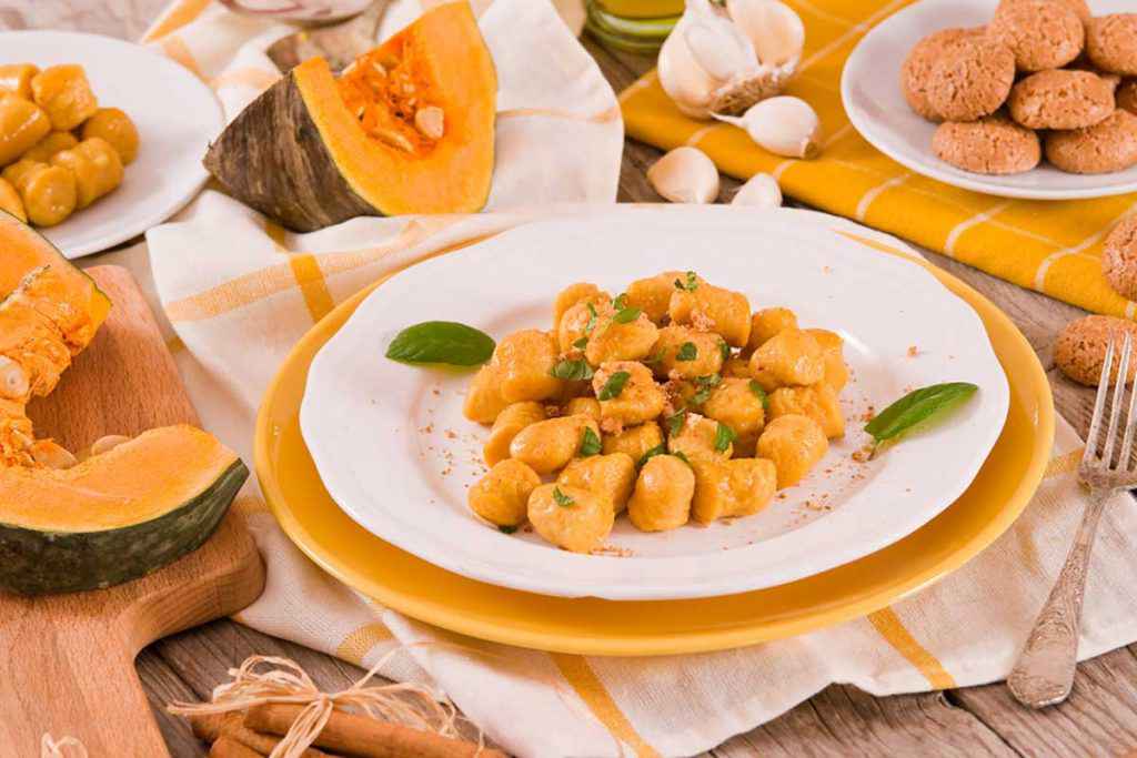 Gnocchi di zucca con amaretti e cannella