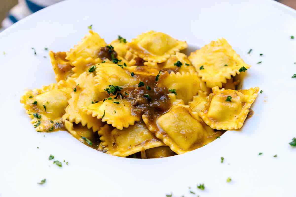 piatto di agnolotti piemontesi alla monferrina