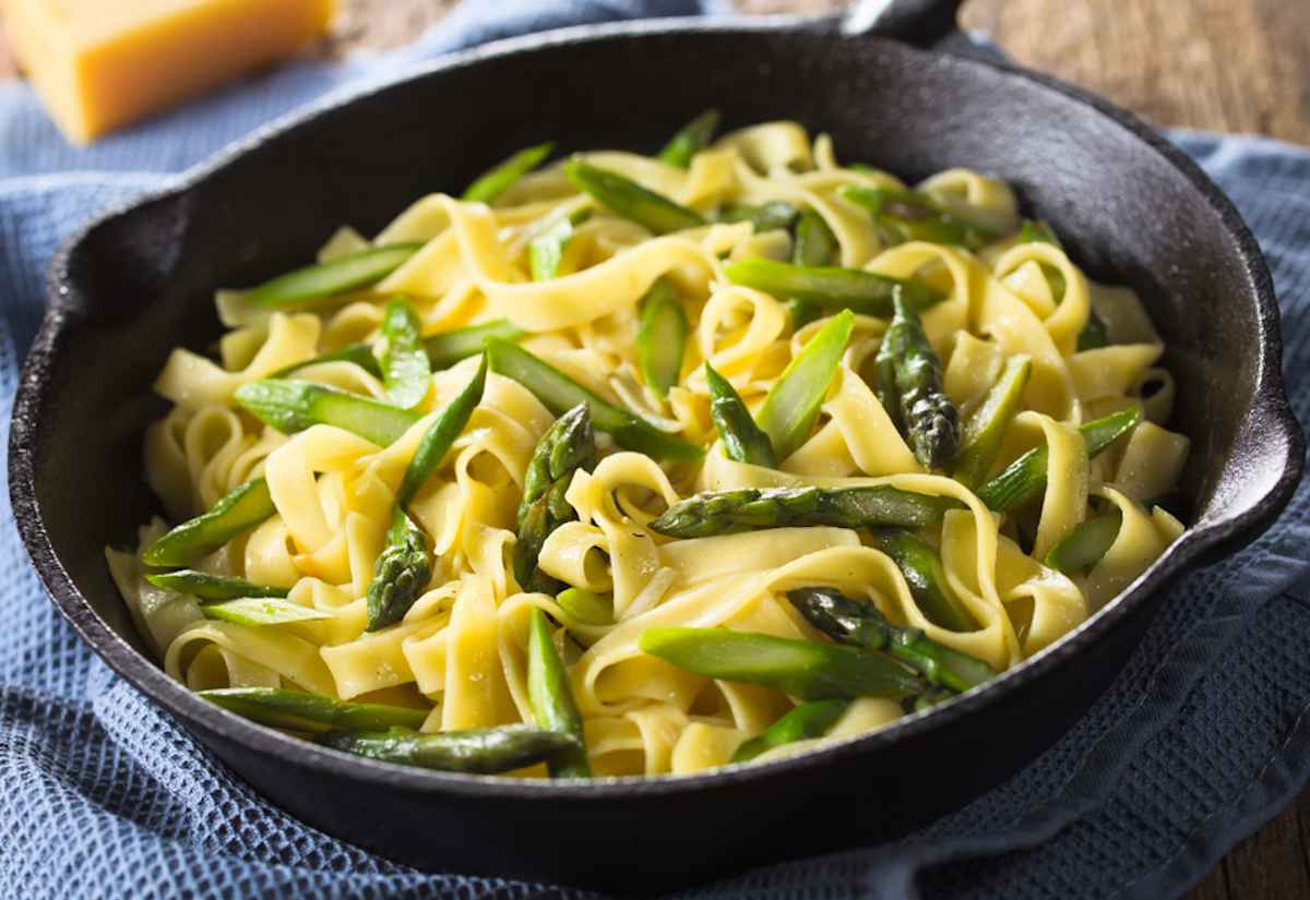 Pasta con asparagi: tagliatelle con asparagi freschi