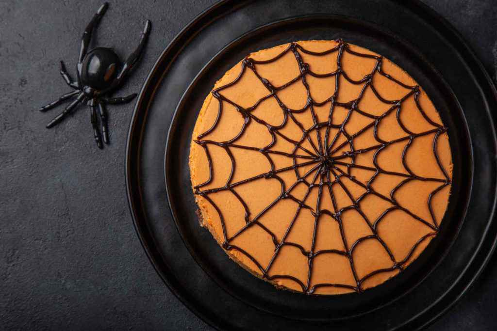 torta cheesecake alla zucca con ragnatela per halloween