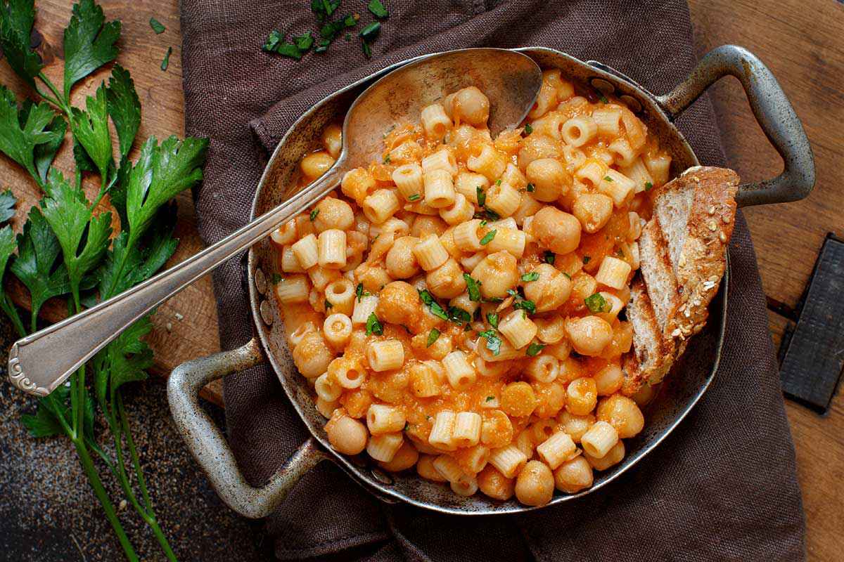 Pasta e ceci con pomodorini