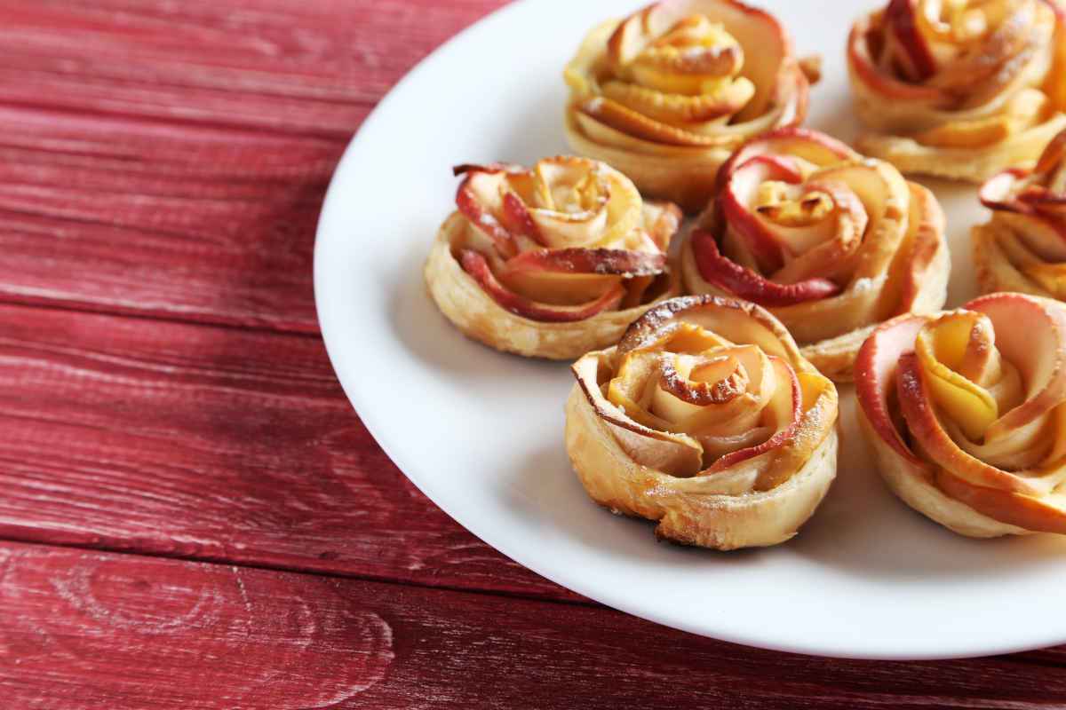 rose di mele di pasta sfoglia