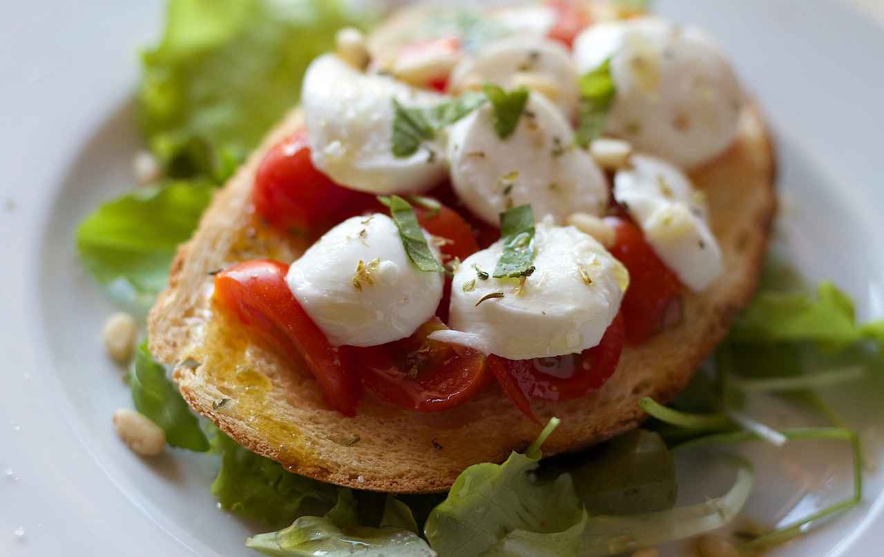 bruschette al pomodoro e mozzarella