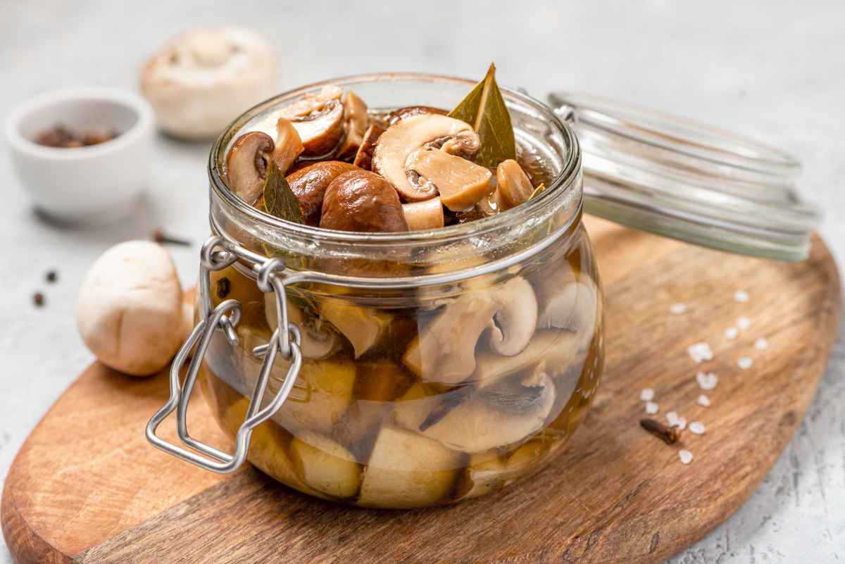 Funghi sott'olio ricetta per porcini, pioppini e non solo Buttalapasta