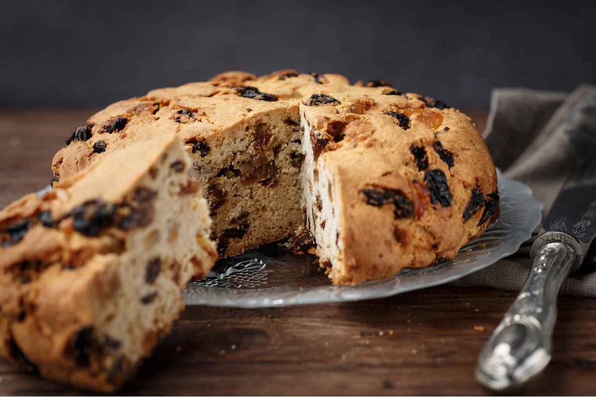 pandolce genovese dolce di Natale con canditi e uvette