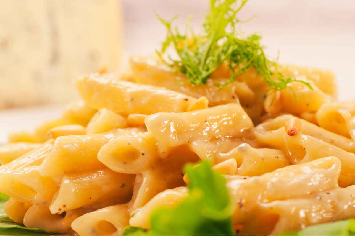 Pasta mascarpone gorgonzola e uova