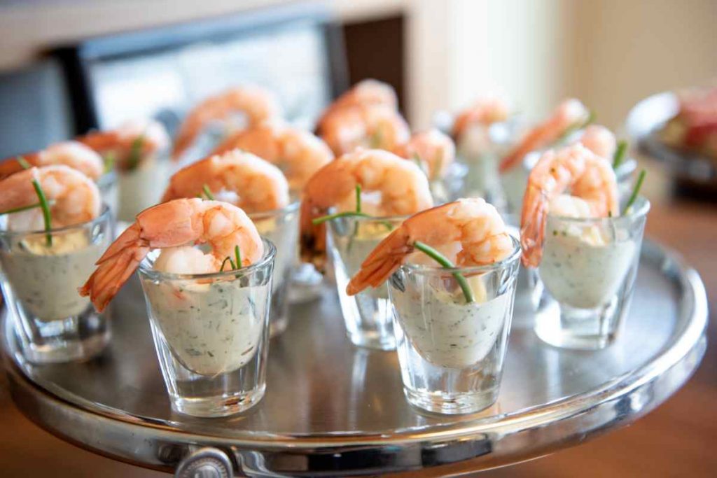 Cocktail di gamberetti in bicchierini monoporzione