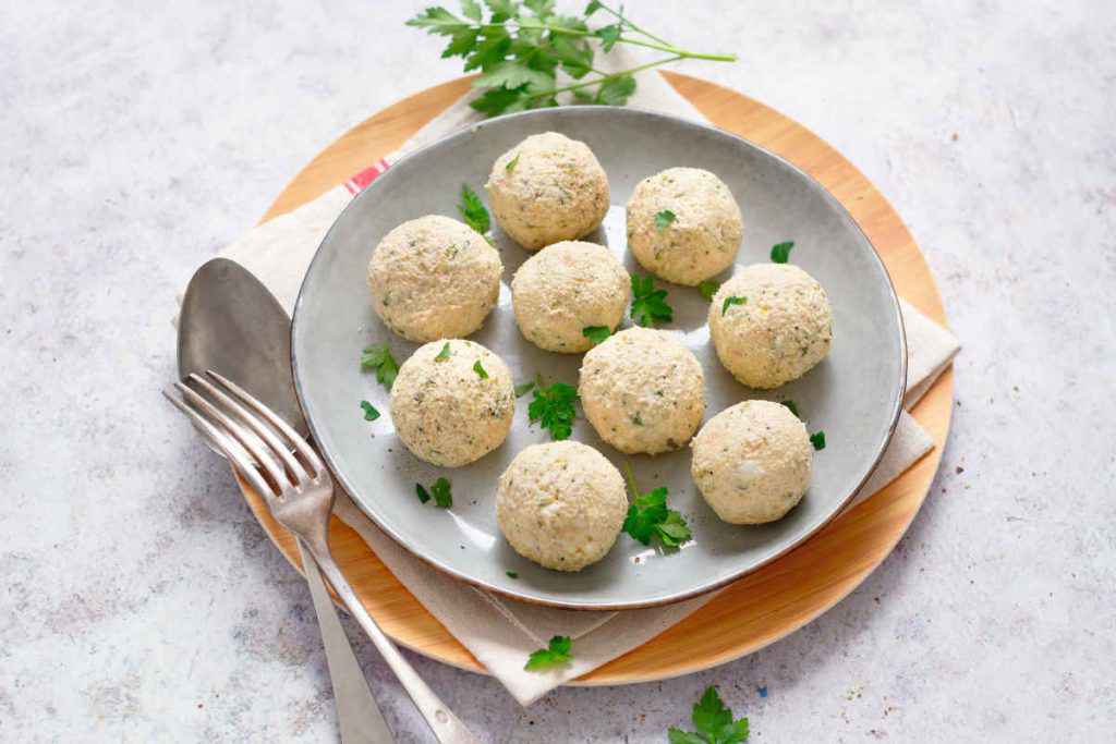 polpette di tonno e ricotta con prezzemolo