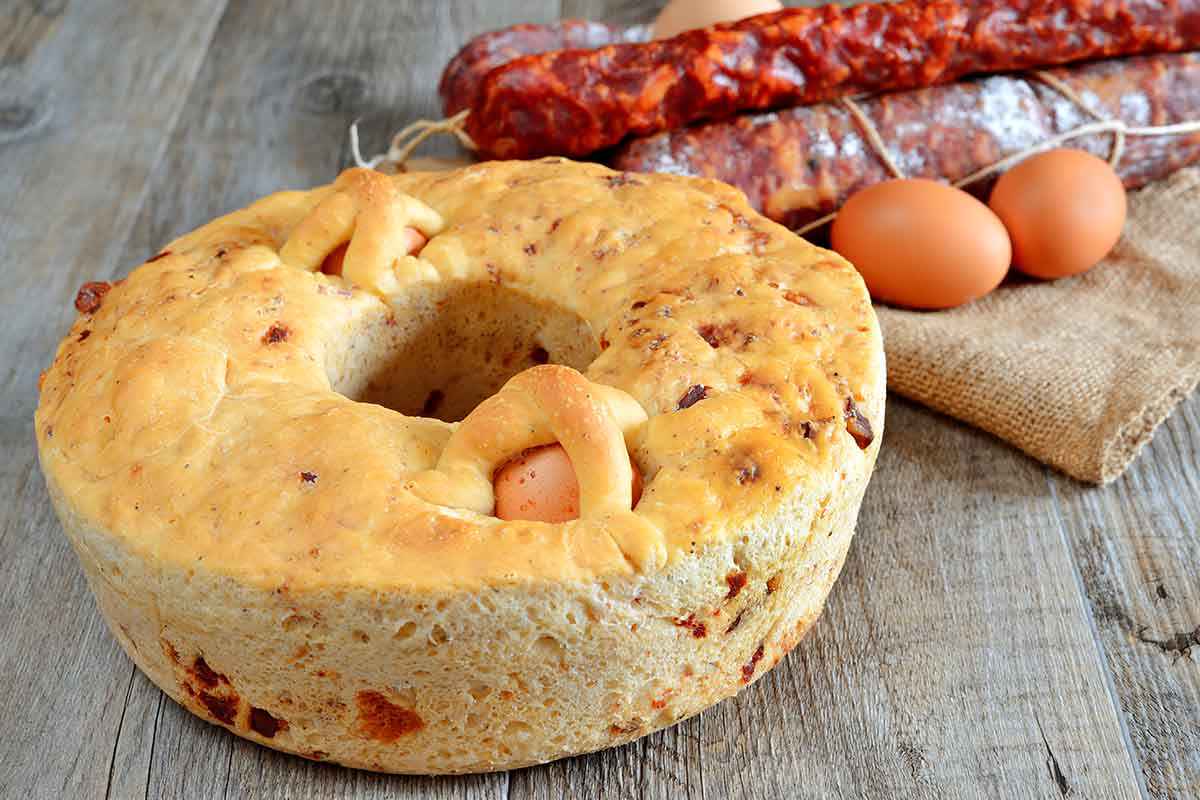 Casatiello napoletano con la ricetta tradizionale, se lo fai così ti sembra di essere a Napoli