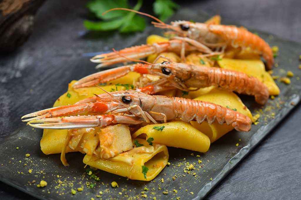 Paccheri con gamberi e scampi