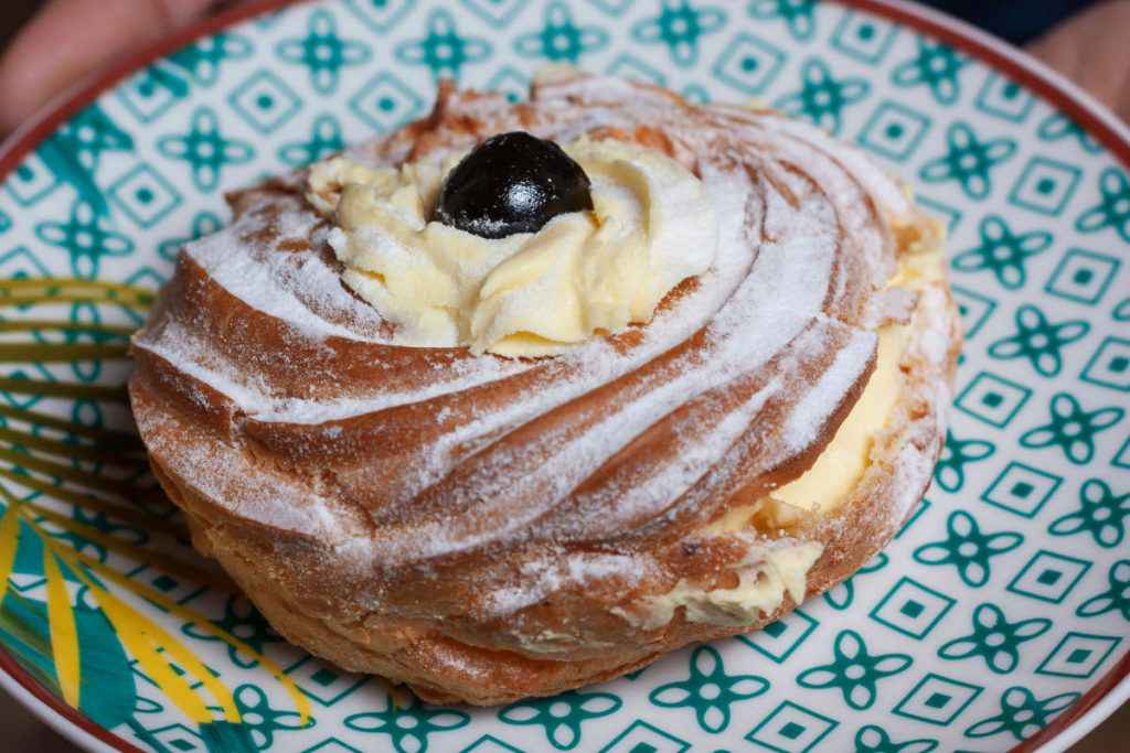 zeppole di san giuseppe con crema chantilly