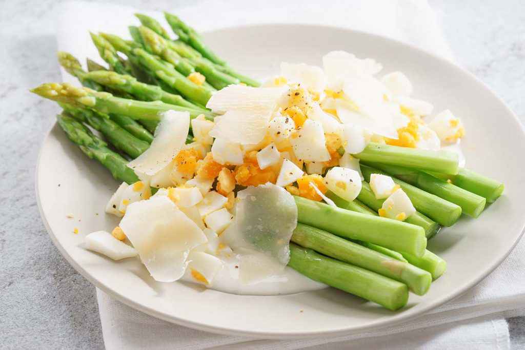 Asparagi salsa mimosa