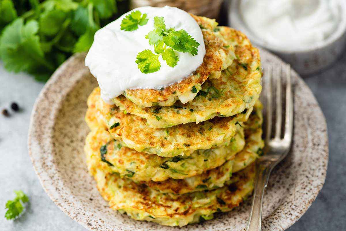 Frittelle di quinoa con crema allo yogurt