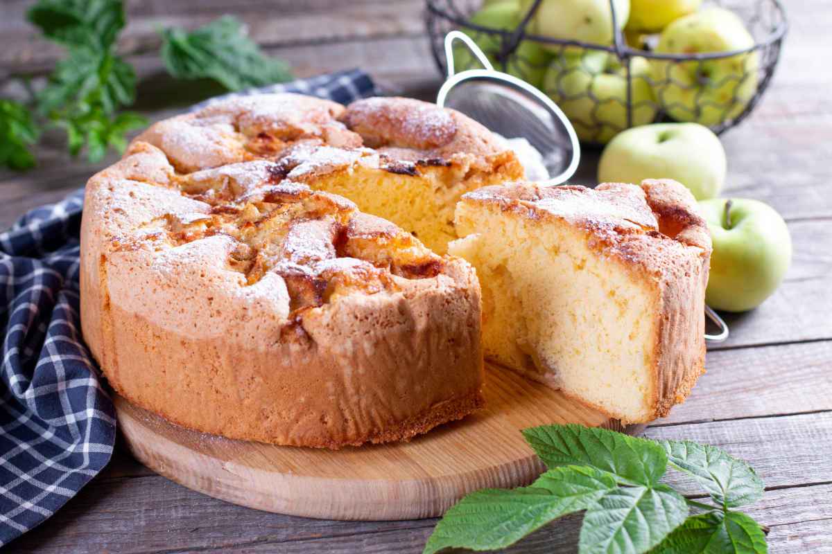 porzione di torta di mele fatta con il bimby