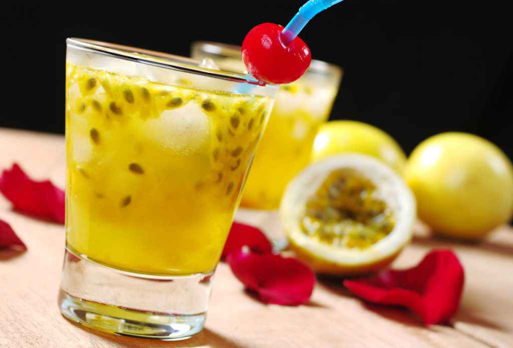 Caipiroska alla maracuja con frutta esotica