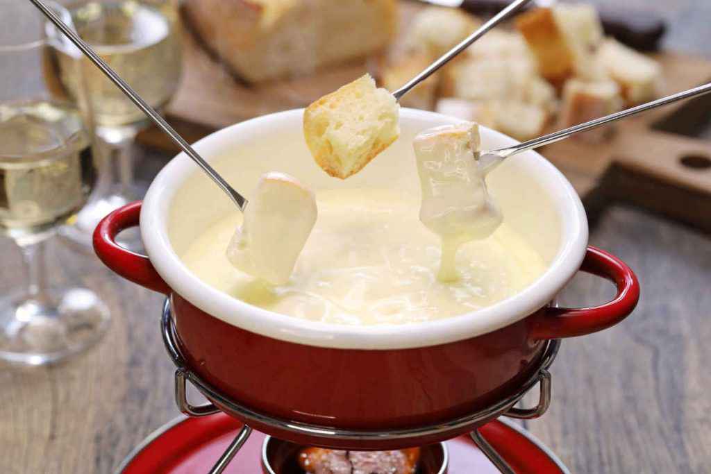 caquelon con fonduta svizzera