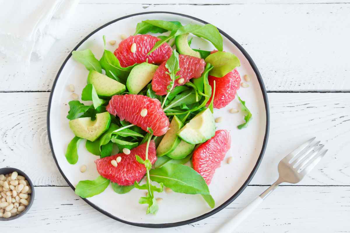 insalata avocado e pompelmo con rucola