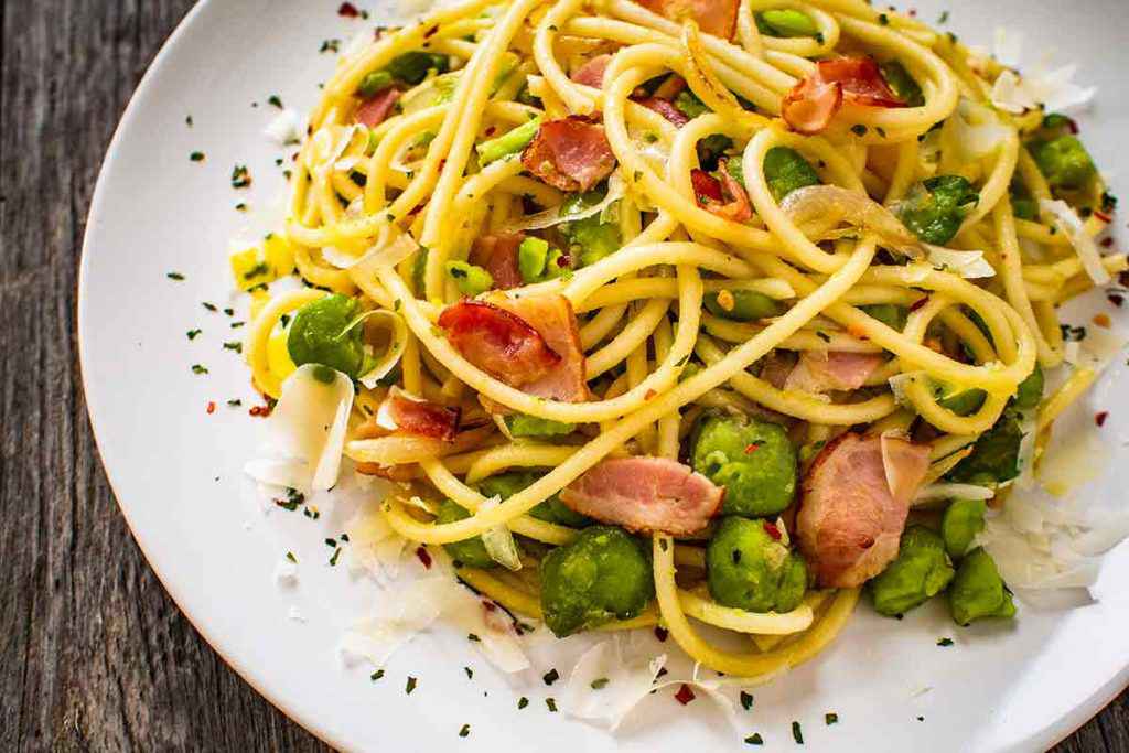 Pasta con fave e pancetta