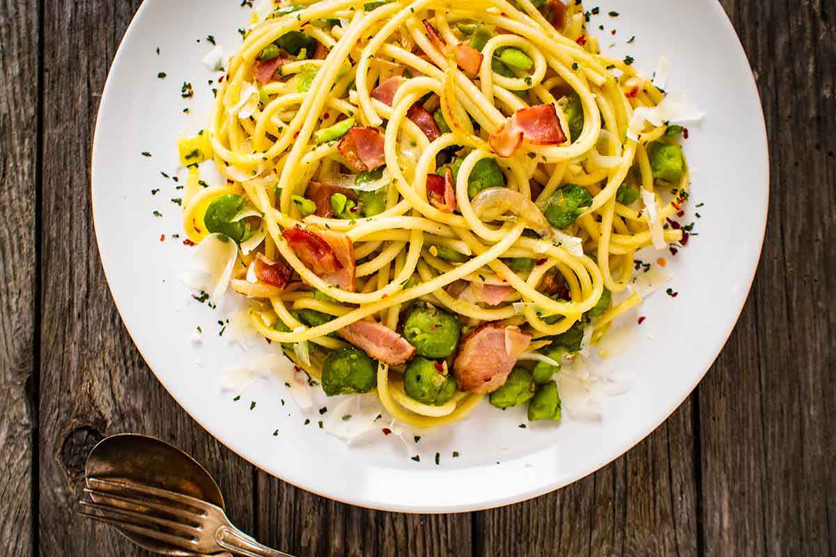 Pasta con fave e pancetta