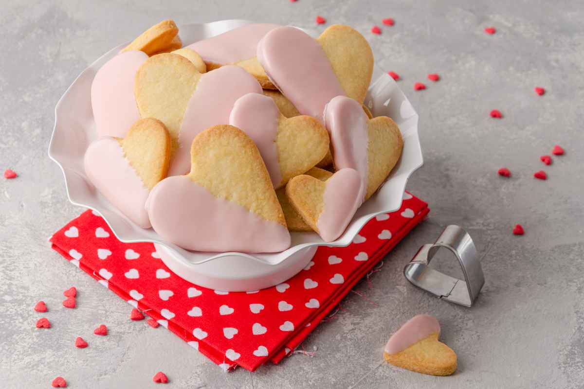 biscotti glassati a forma di cuore