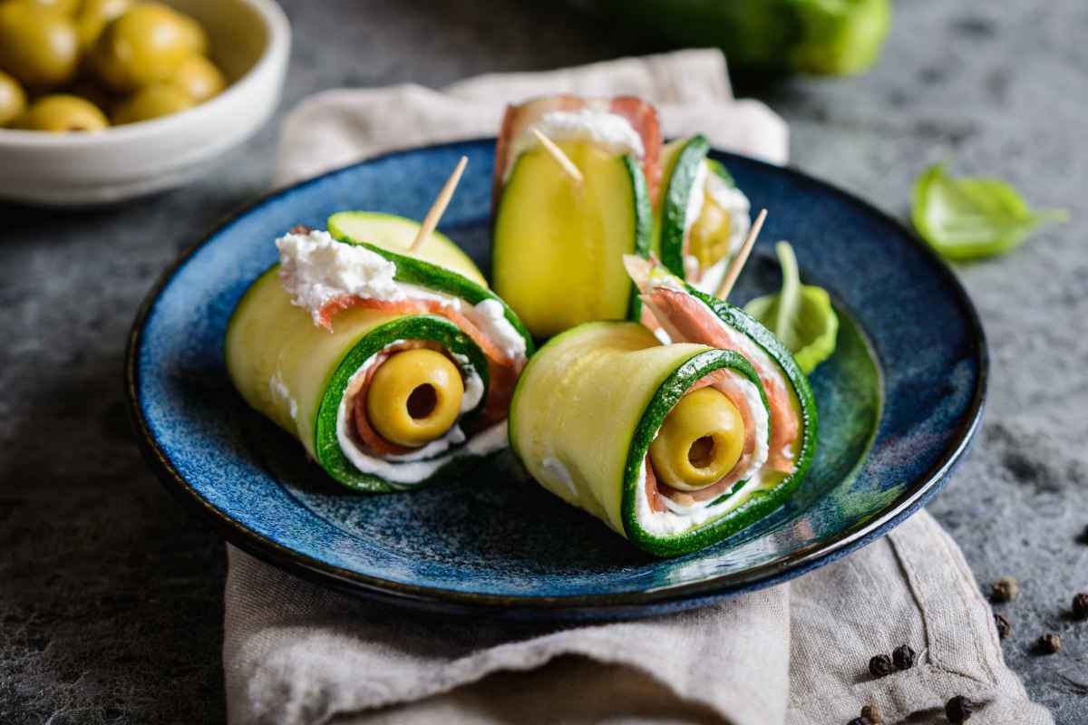 Involtini freddi di zucchine per antipasti estivi sfiziosi Buttalapasta