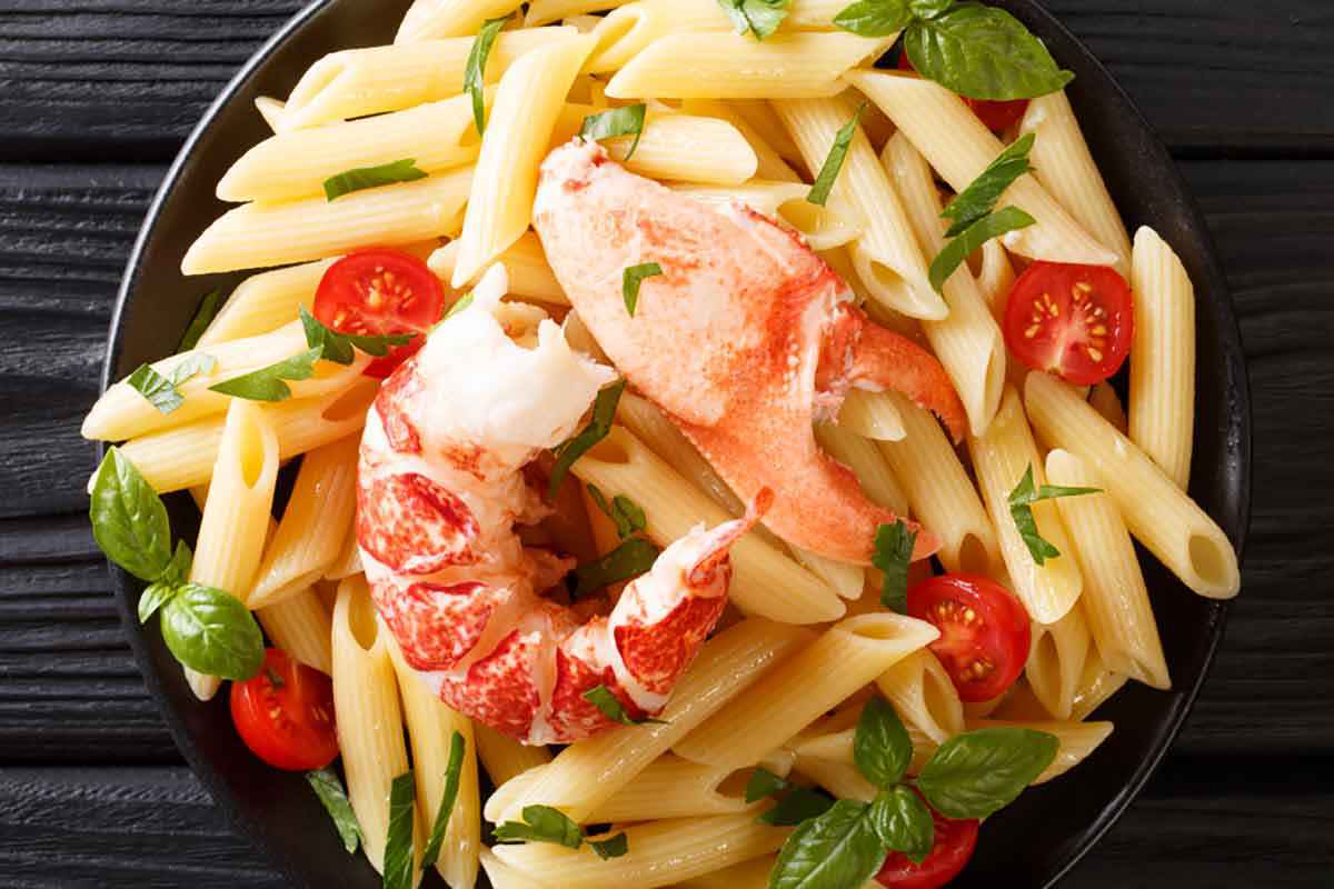 Pasta con astice verdure e limone