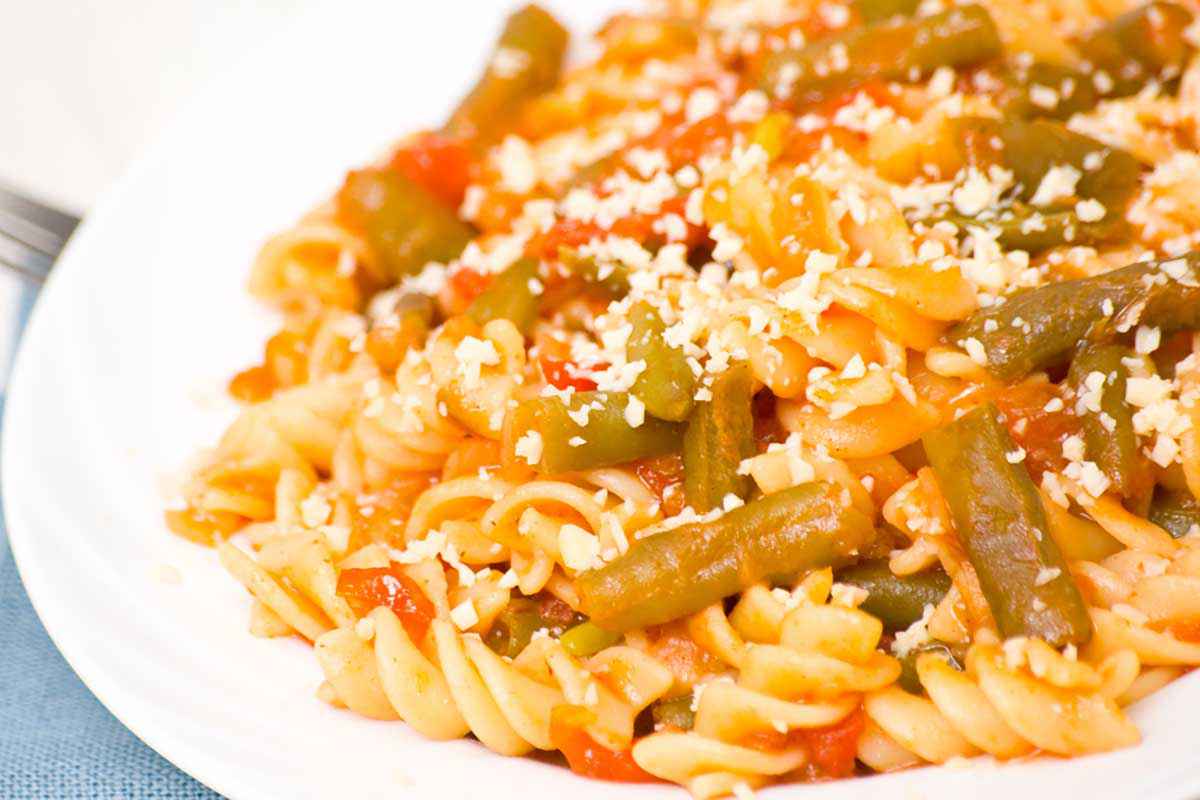 Pasta con fagiolini e pomodori