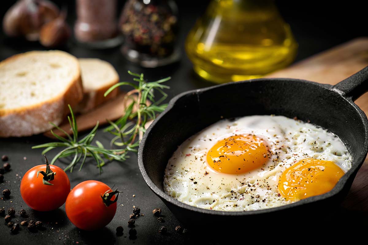 Uova al tegamino: tutti i segreti per farle perfette