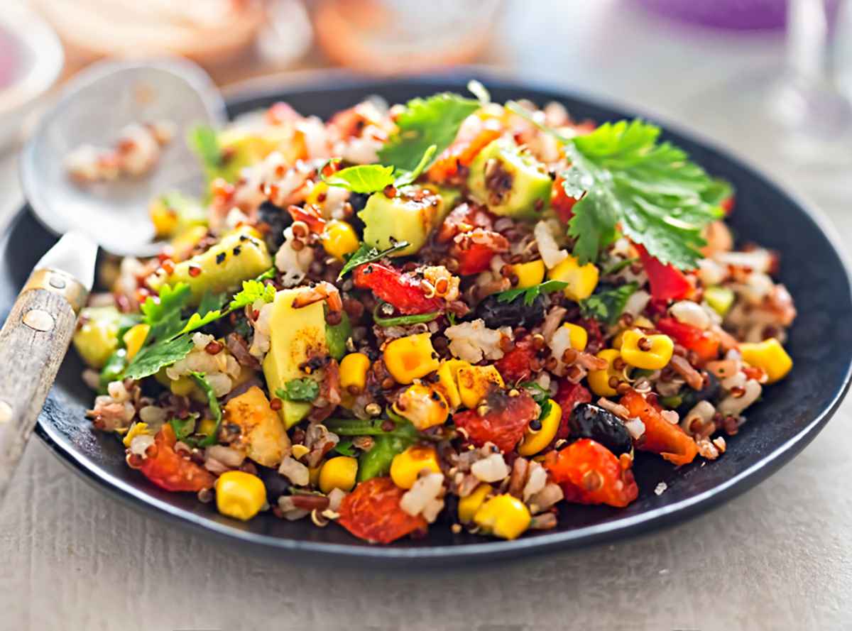 Insalata di riso vegetariana: 5 ricette appetitose facili da fare