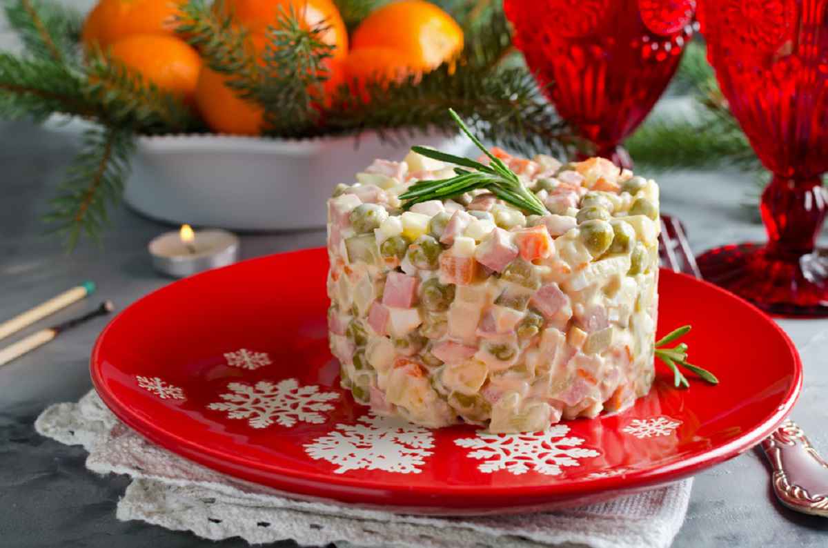antipasti cena di Natale, insalata russa ricetta classica