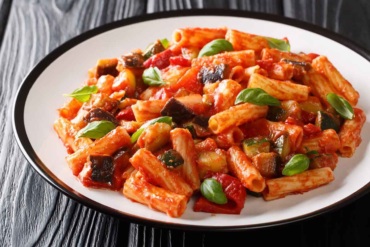 Pasta con verdure fritte