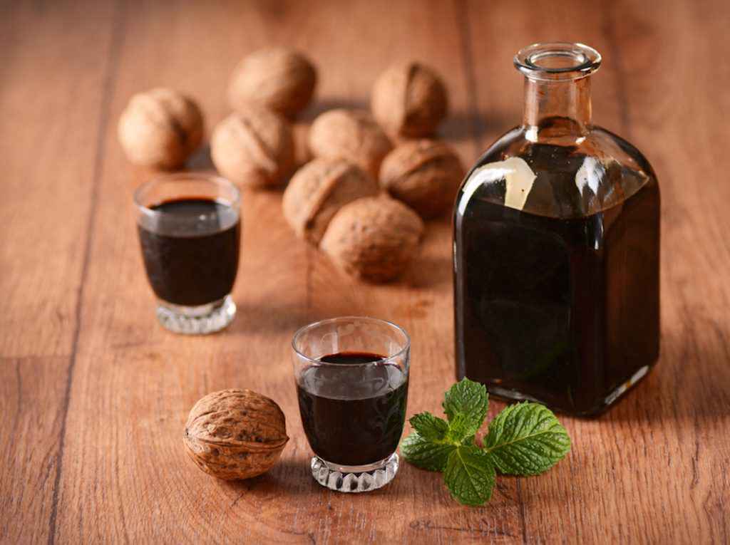 Ricetta del nocino alla napoletana (ricetta del nocillo)