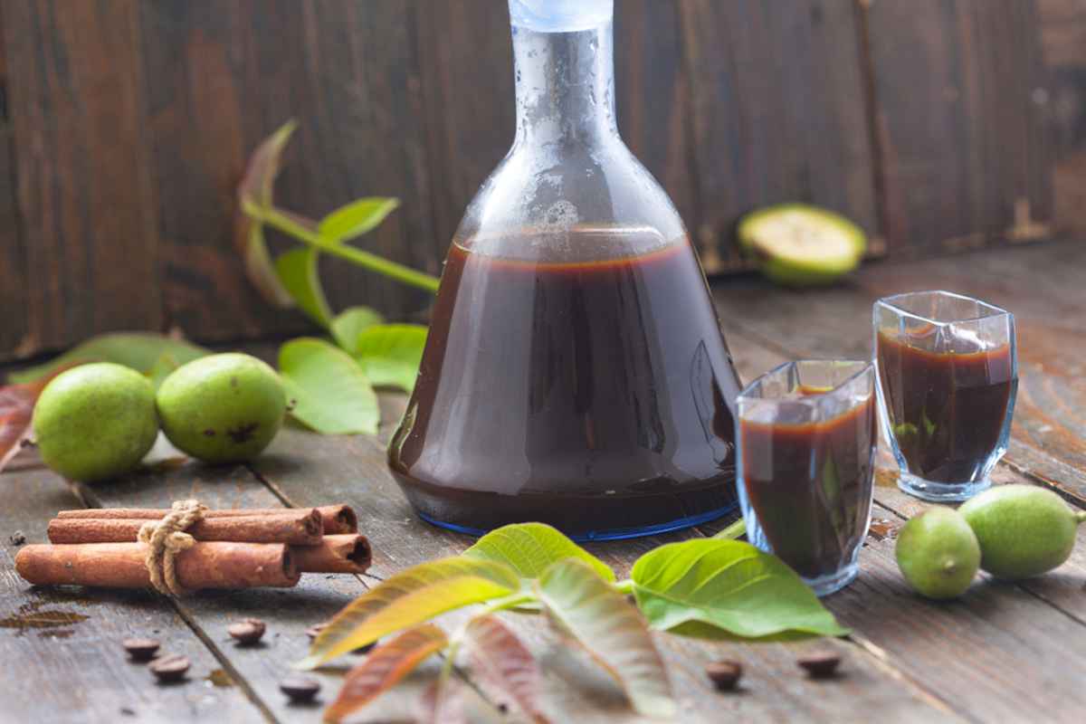 Ricetta del nocino: la ricetta classica del liquore di noci