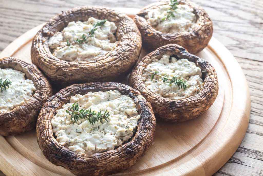 funghi ripieni di ricotta cotti al forno