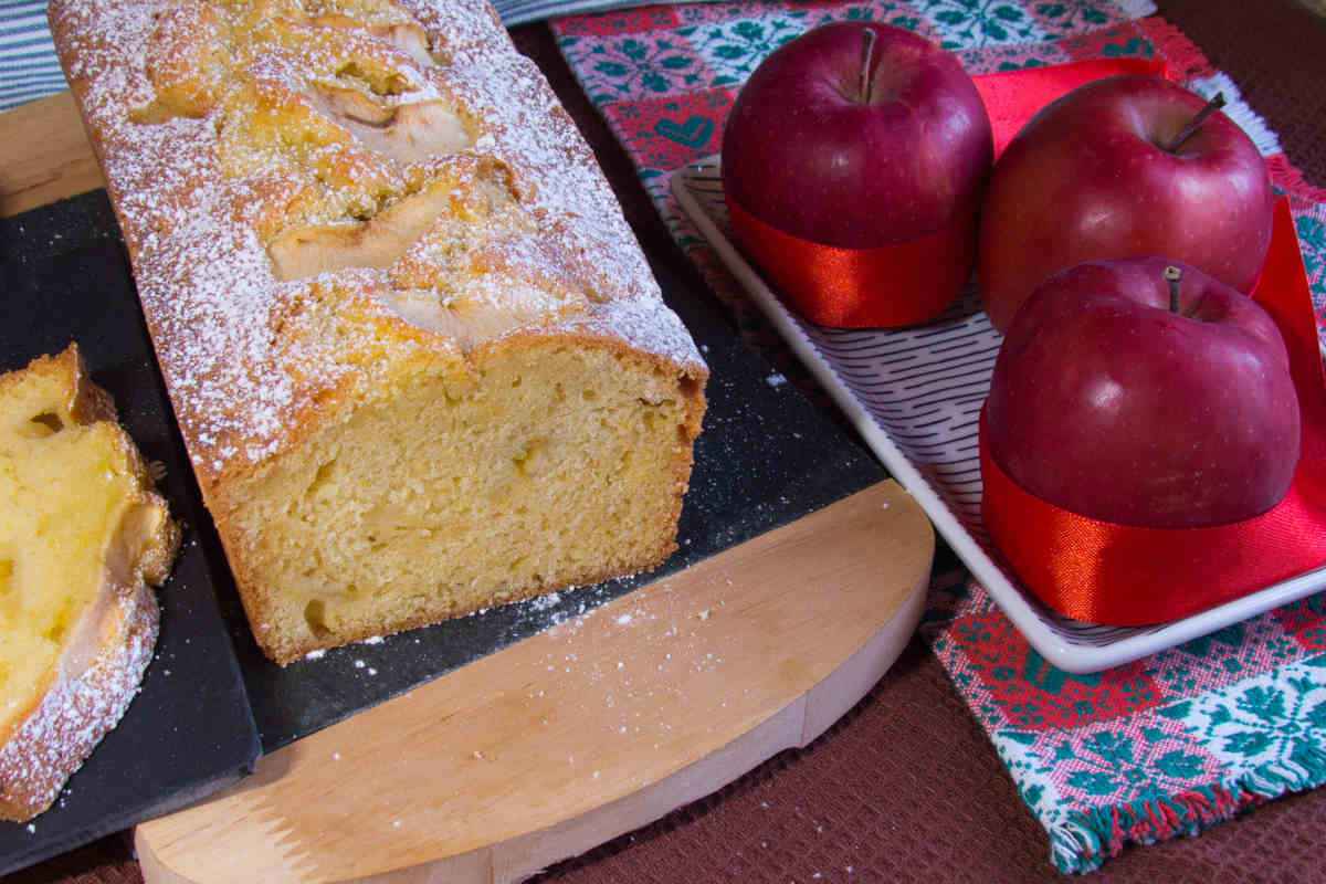 vassoio con plumcake alle mele